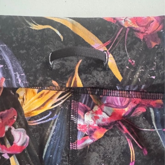 LULULEMON |SIZE 10| Wunder Train High-Rise Short 6" | Veiled Floral Black Multi - Picture 8 of 8